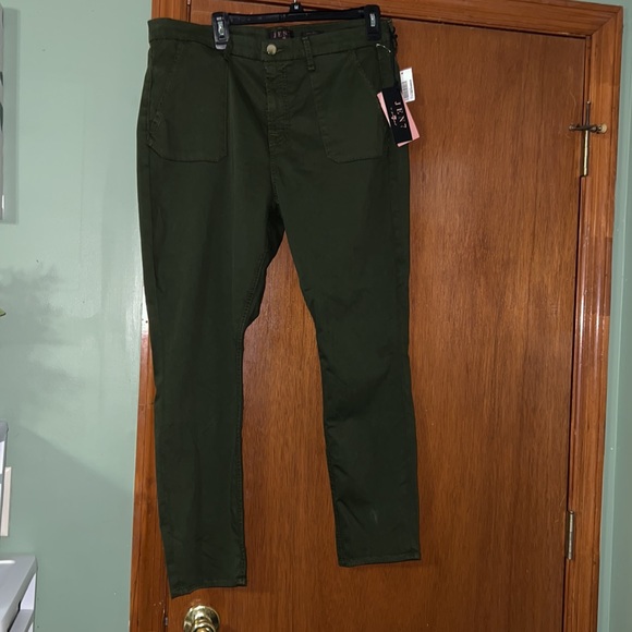 Jen 7 Green Pants - Picture 2 of 4